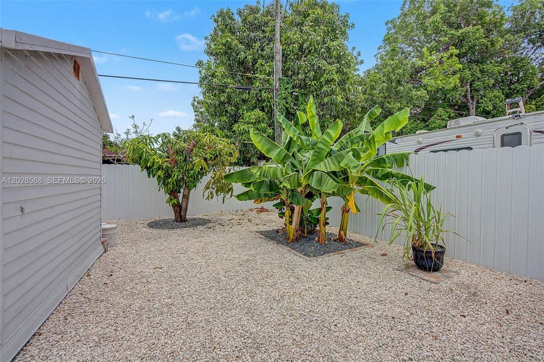 For Sale: $598,500 (3 beds, 1 baths, 1038 Square Feet)
