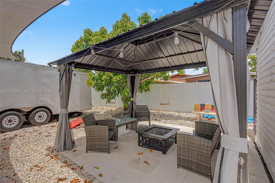 For Sale: $598,500 (3 beds, 1 baths, 1038 Square Feet)