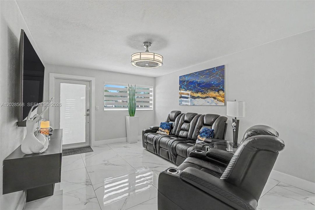 For Sale: $598,500 (3 beds, 1 baths, 1038 Square Feet)