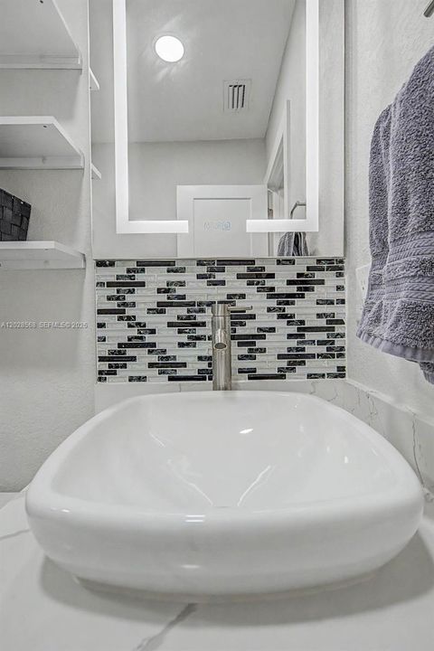 For Sale: $598,500 (3 beds, 1 baths, 1038 Square Feet)