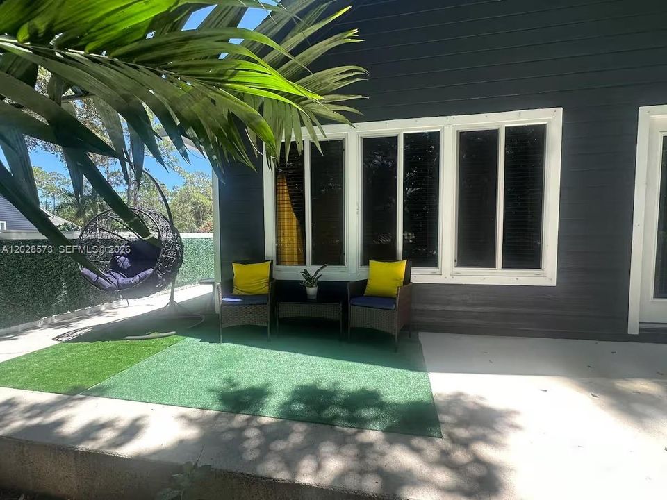 For Rent: $3,500 (2 beds, 1 baths, 866 Square Feet)