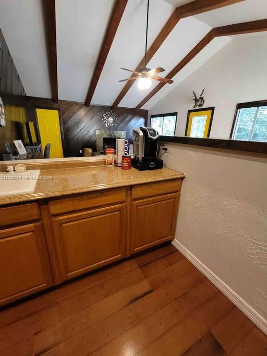 For Rent: $3,500 (2 beds, 1 baths, 866 Square Feet)