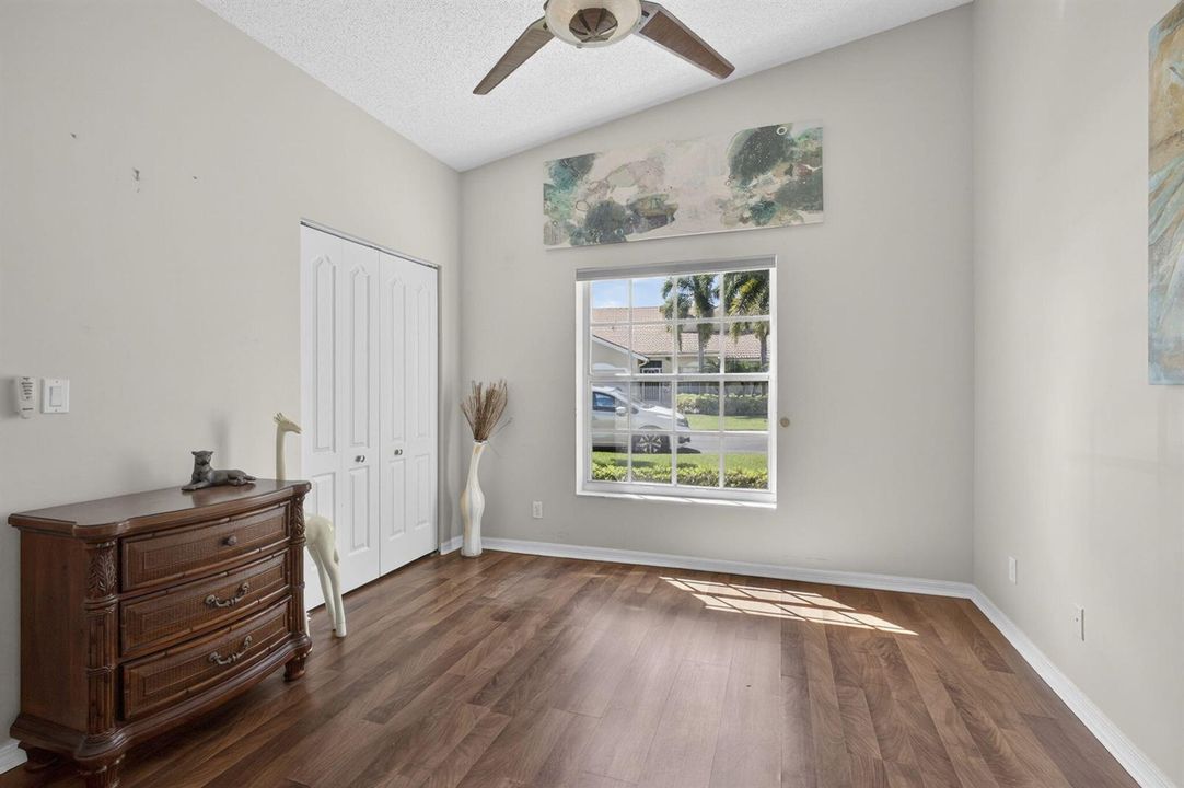Bedroom/Office