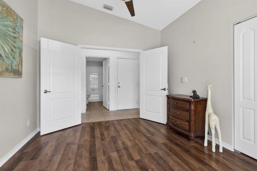 Bedroom/Office
