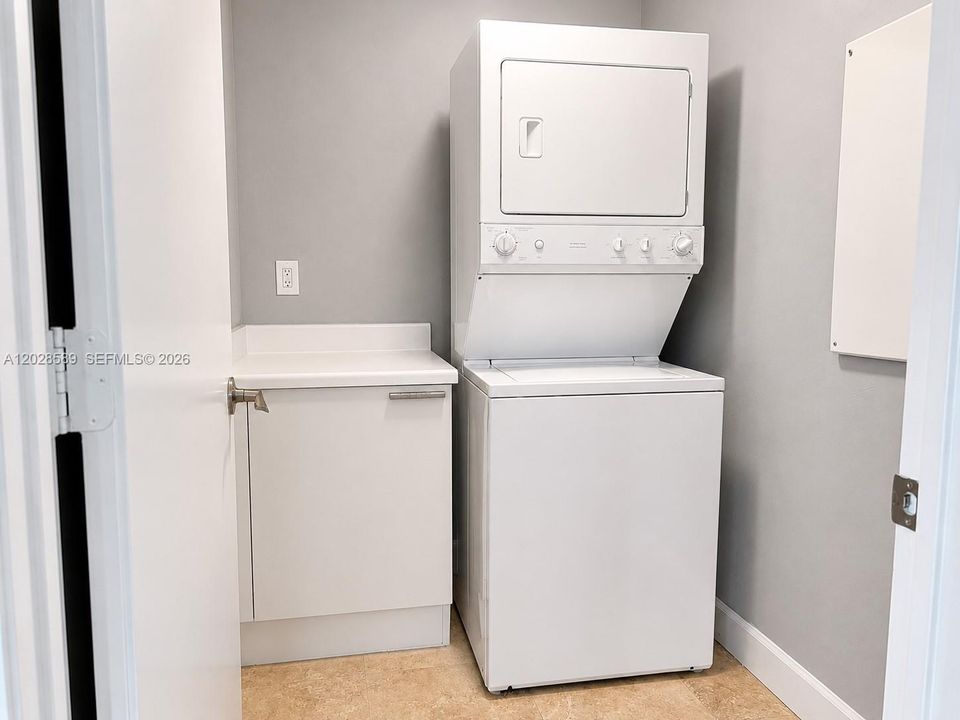 For Sale: $489,000 (3 beds, 3 baths, 1886 Square Feet)