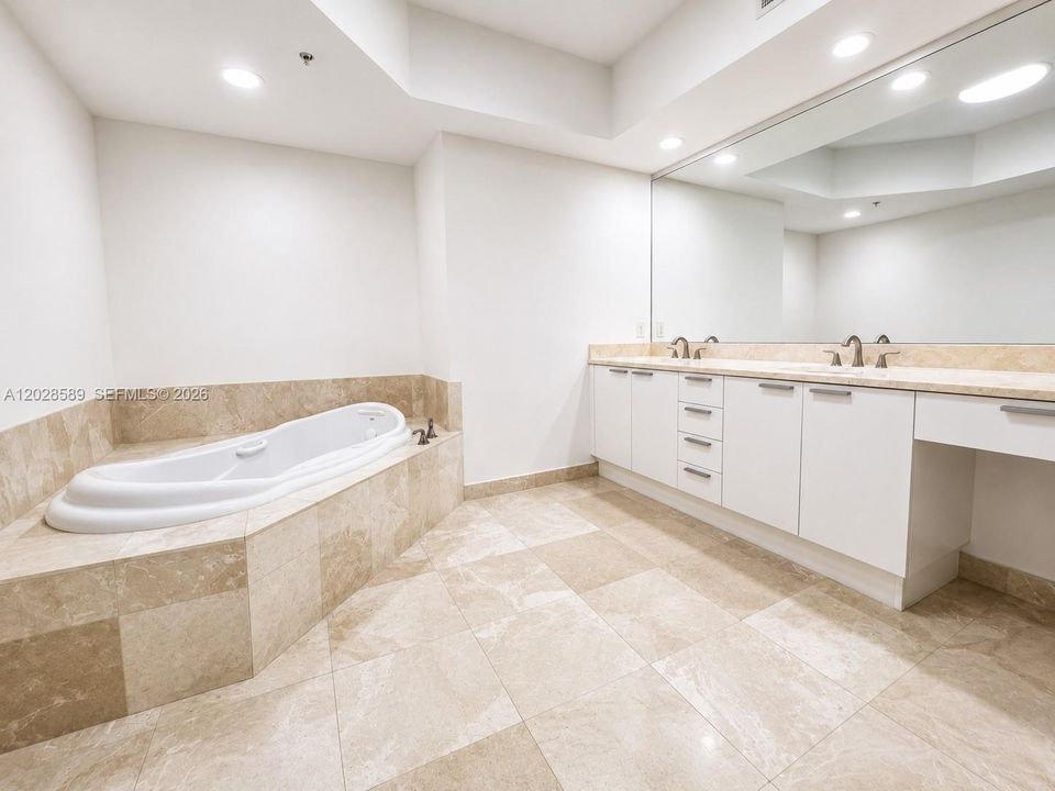For Sale: $489,000 (3 beds, 3 baths, 1886 Square Feet)