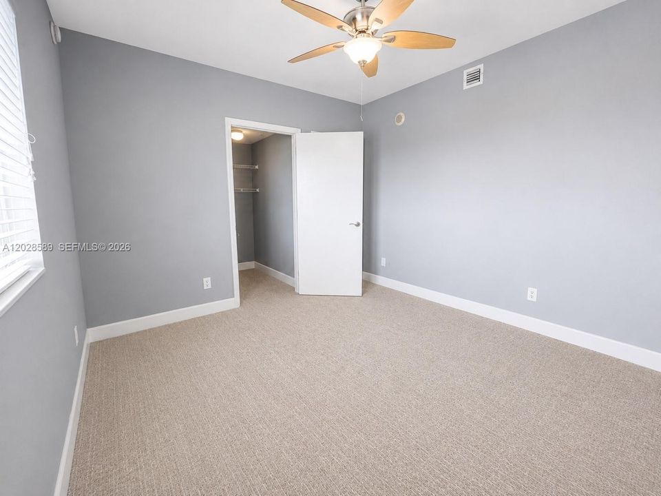 For Sale: $489,000 (3 beds, 3 baths, 1886 Square Feet)
