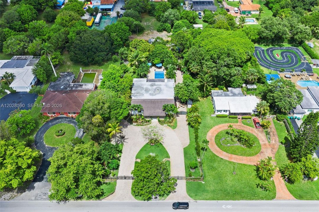 На продажу: $2,499,000 (6 спален, 4 ванн, 3398 Квадратных фут)