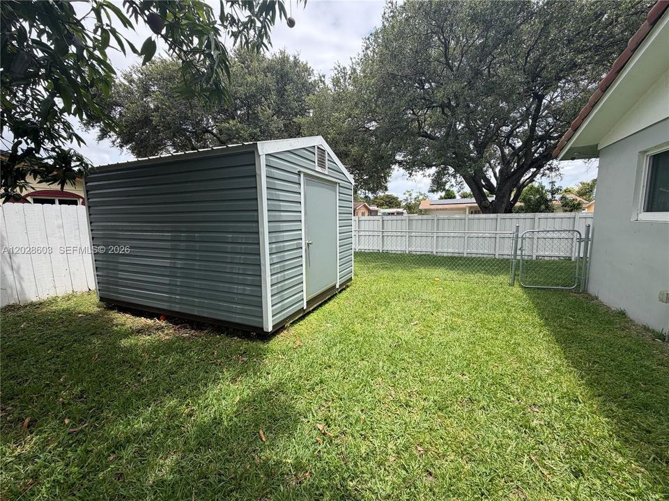 Active With Contract: $4,000 (5 beds, 2 baths, 2103 Square Feet)