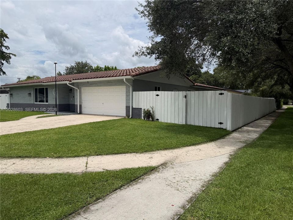 Active With Contract: $4,000 (5 beds, 2 baths, 2103 Square Feet)
