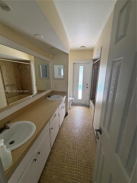 Active With Contract: $4,000 (5 beds, 2 baths, 2103 Square Feet)