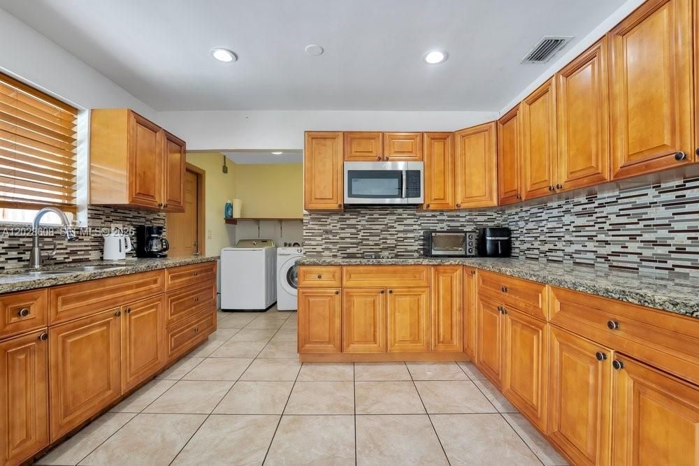 For Sale: $525,000 (3 beds, 2 baths, 1534 Square Feet)