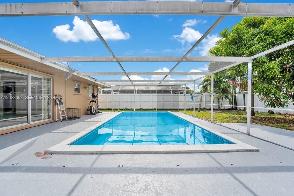For Sale: $525,000 (3 beds, 2 baths, 1534 Square Feet)