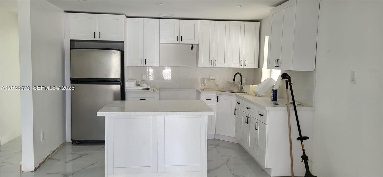 For Sale: $680,000 (5 beds, 2 baths, 1515 Square Feet)