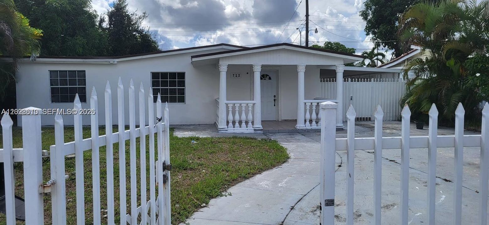 For Sale: $680,000 (5 beds, 2 baths, 1515 Square Feet)