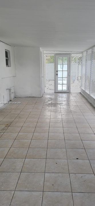 For Sale: $680,000 (5 beds, 2 baths, 1515 Square Feet)