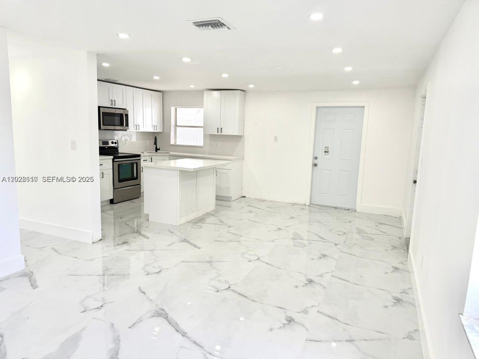For Sale: $680,000 (5 beds, 2 baths, 1515 Square Feet)