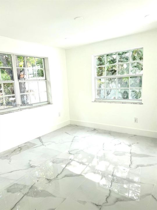 For Sale: $680,000 (5 beds, 2 baths, 1515 Square Feet)
