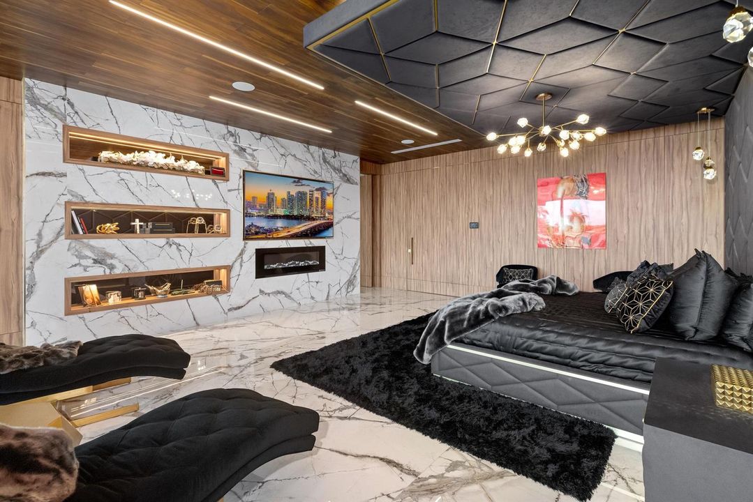 Master Bed 1