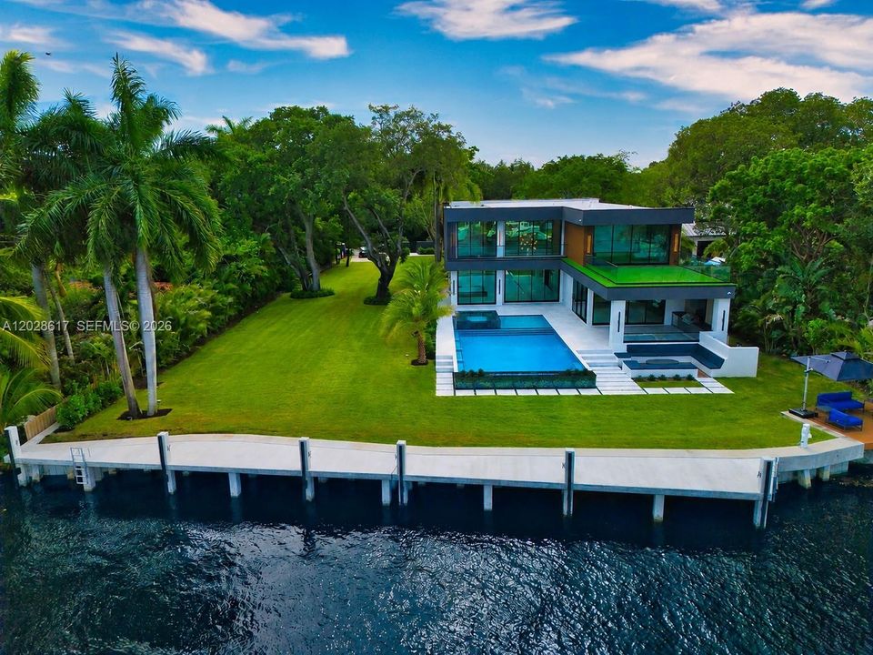 For Sale: $13,995,000 (6 beds, 6 baths, 6658 Square Feet)