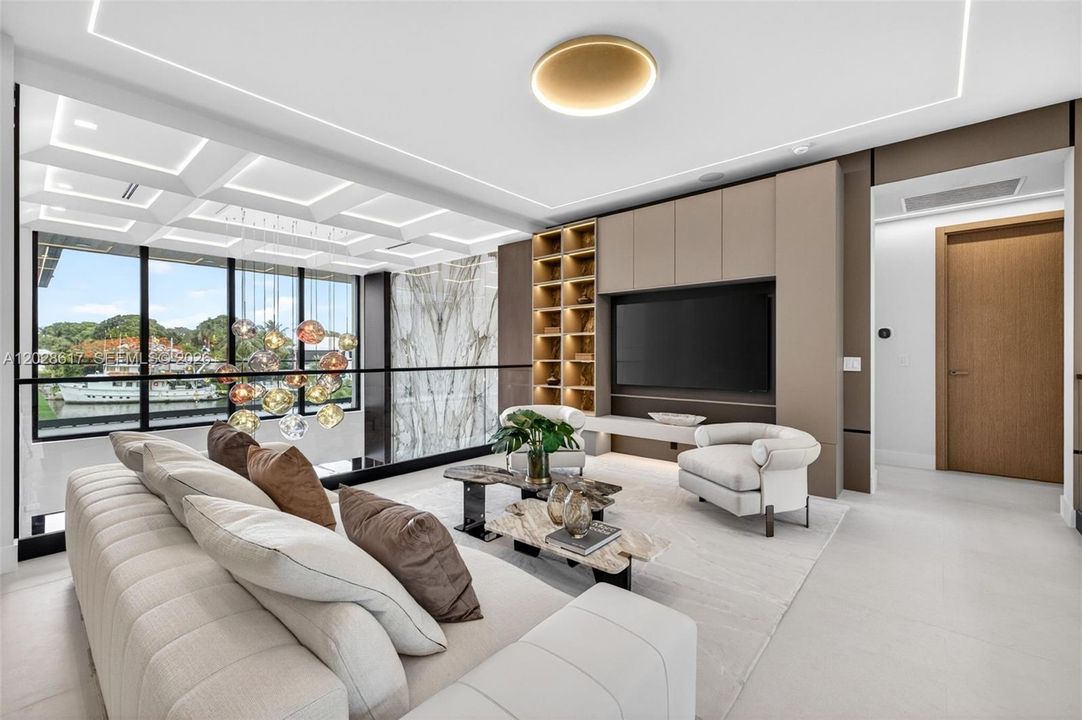 FAMILY/LOFT