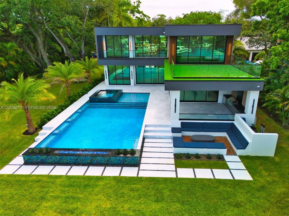 For Sale: $13,995,000 (6 beds, 6 baths, 6658 Square Feet)