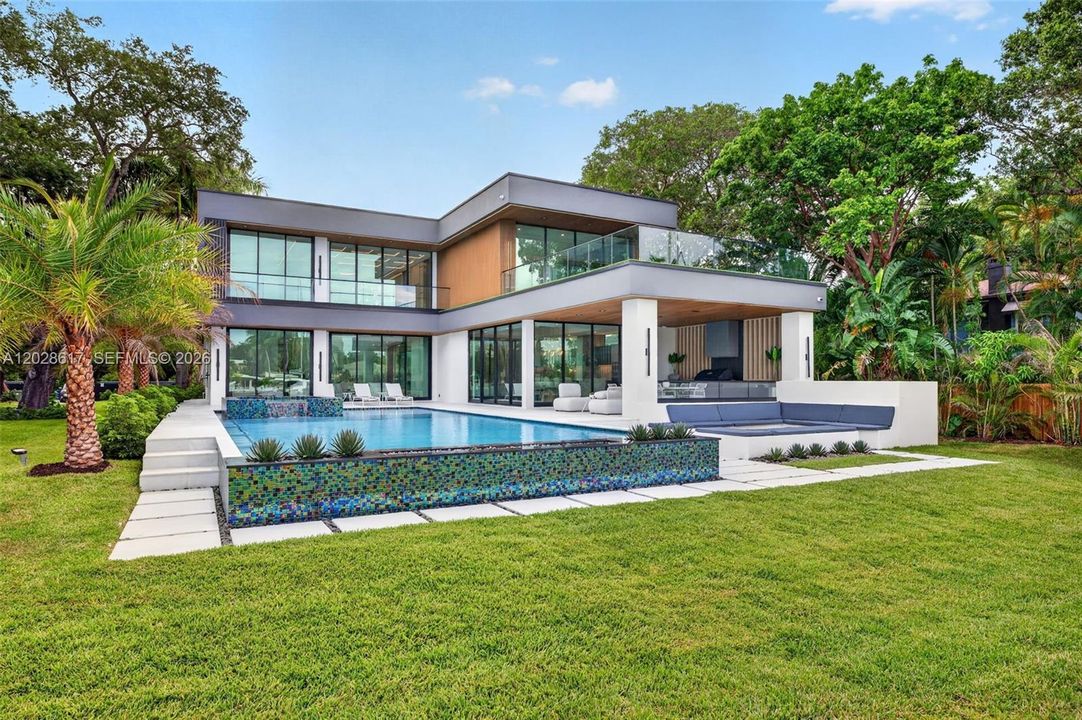 На продажу: $13,995,000 (6 спален, 6 ванн, 6658 Квадратных фут)