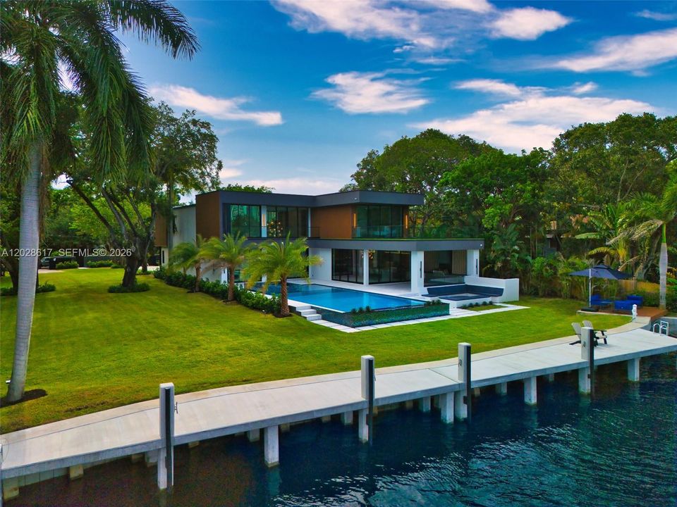 For Sale: $13,995,000 (6 beds, 6 baths, 6658 Square Feet)