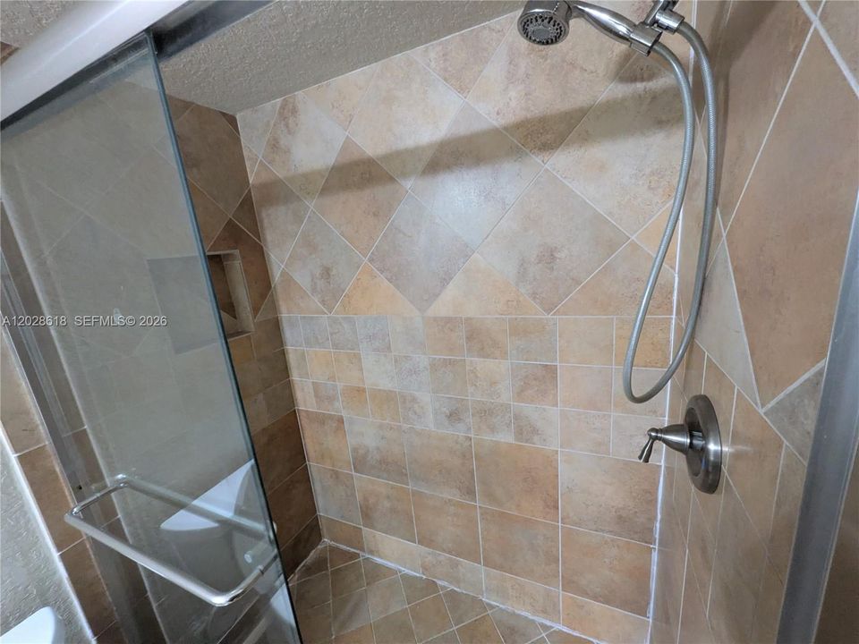 Под контрактом: $1,850 (1 спален, 1 ванн, 743 Квадратных фут)