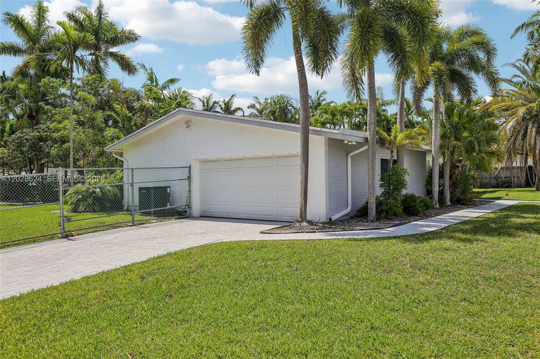 Active With Contract: $945,000 (3 beds, 2 baths, 0 Square Feet)