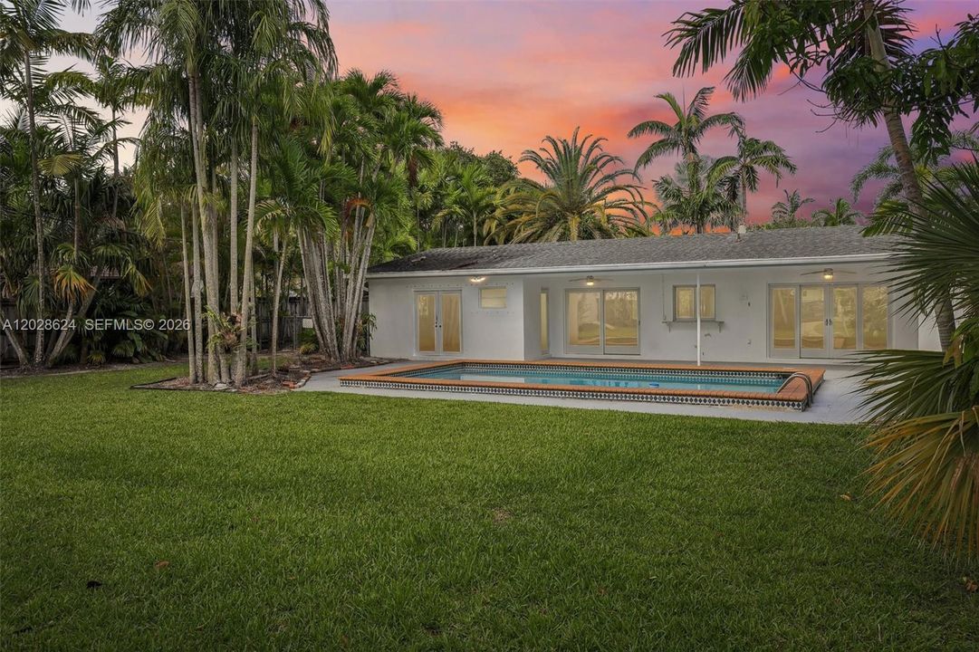 Active With Contract: $945,000 (3 beds, 2 baths, 0 Square Feet)