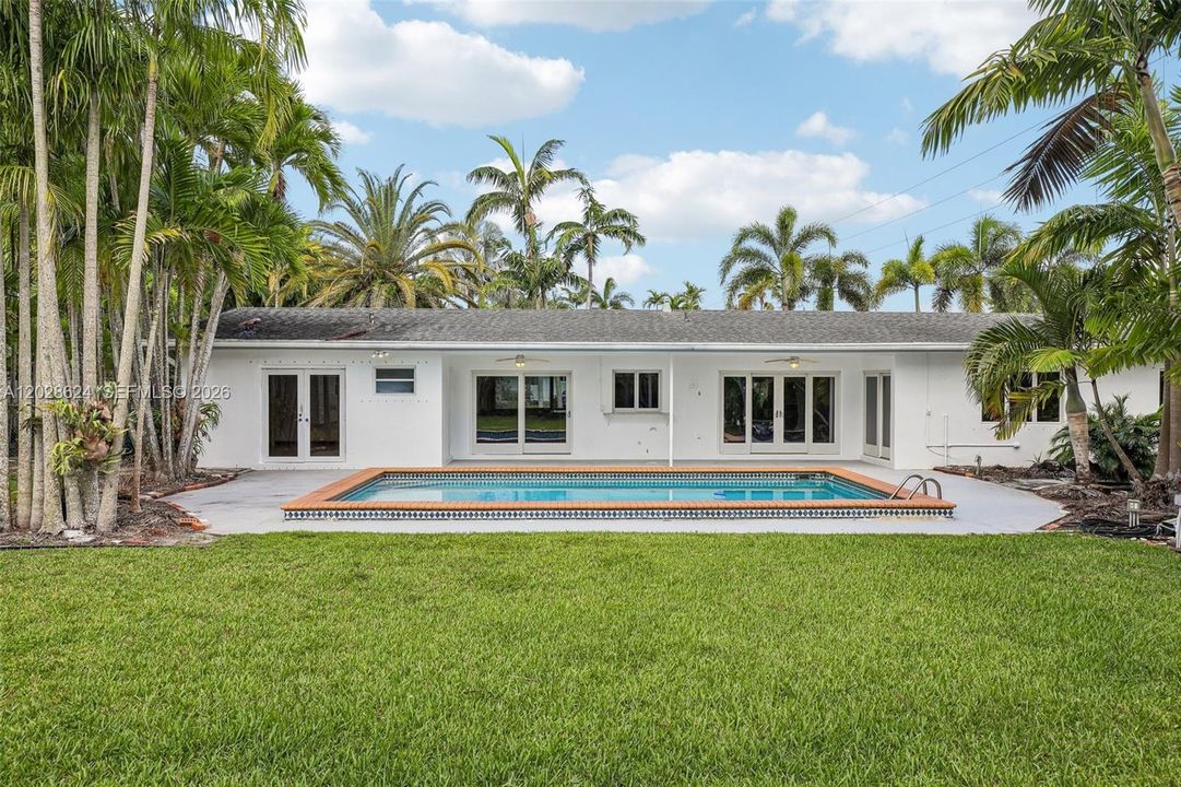 Active With Contract: $945,000 (3 beds, 2 baths, 0 Square Feet)