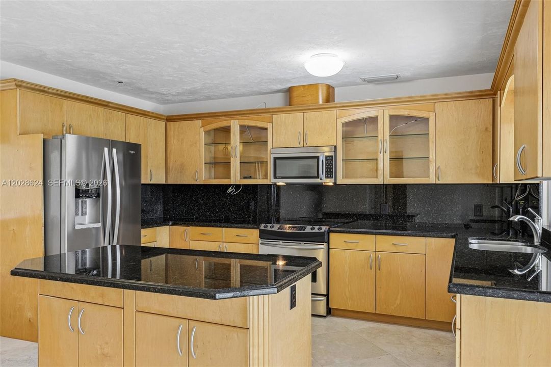 Active With Contract: $945,000 (3 beds, 2 baths, 0 Square Feet)