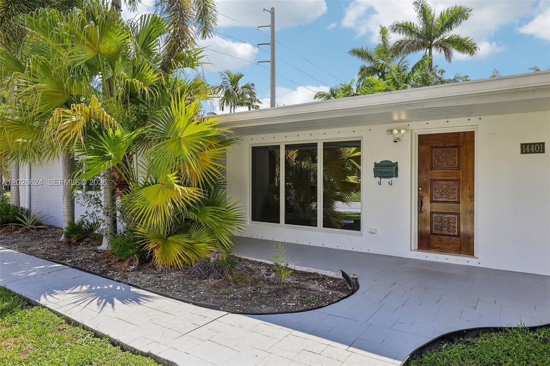 Active With Contract: $945,000 (3 beds, 2 baths, 0 Square Feet)