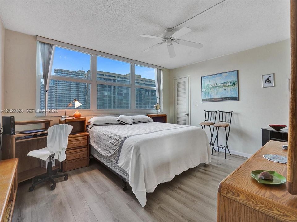 For Sale: $225,000 (1 beds, 1 baths, 850 Square Feet)