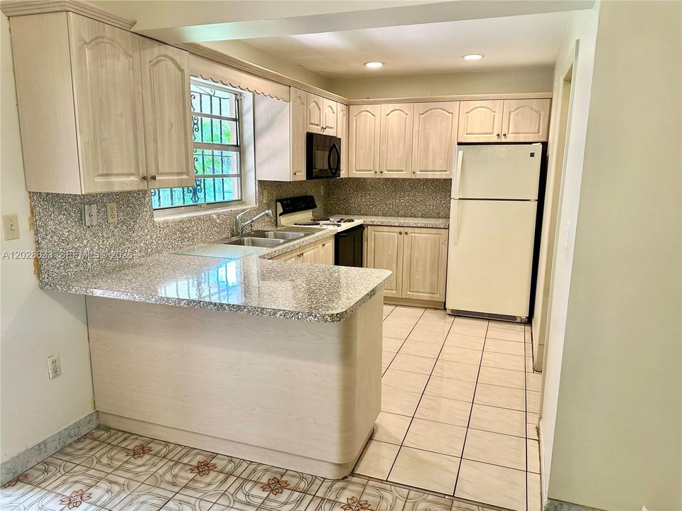 Vendido Recientemente: $425,000 (2 camas, 2 baños, 1130 Pies cuadrados)