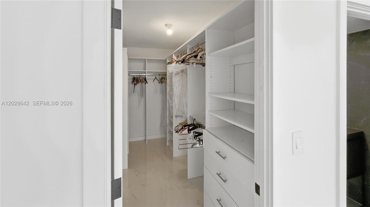Active With Contract: $3,000 (2 beds, 2 baths, 1175 Square Feet)