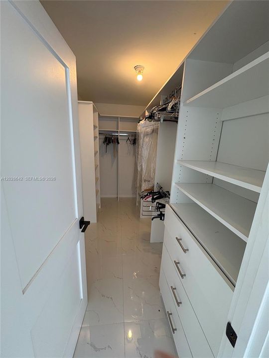 Active With Contract: $3,000 (2 beds, 2 baths, 1175 Square Feet)