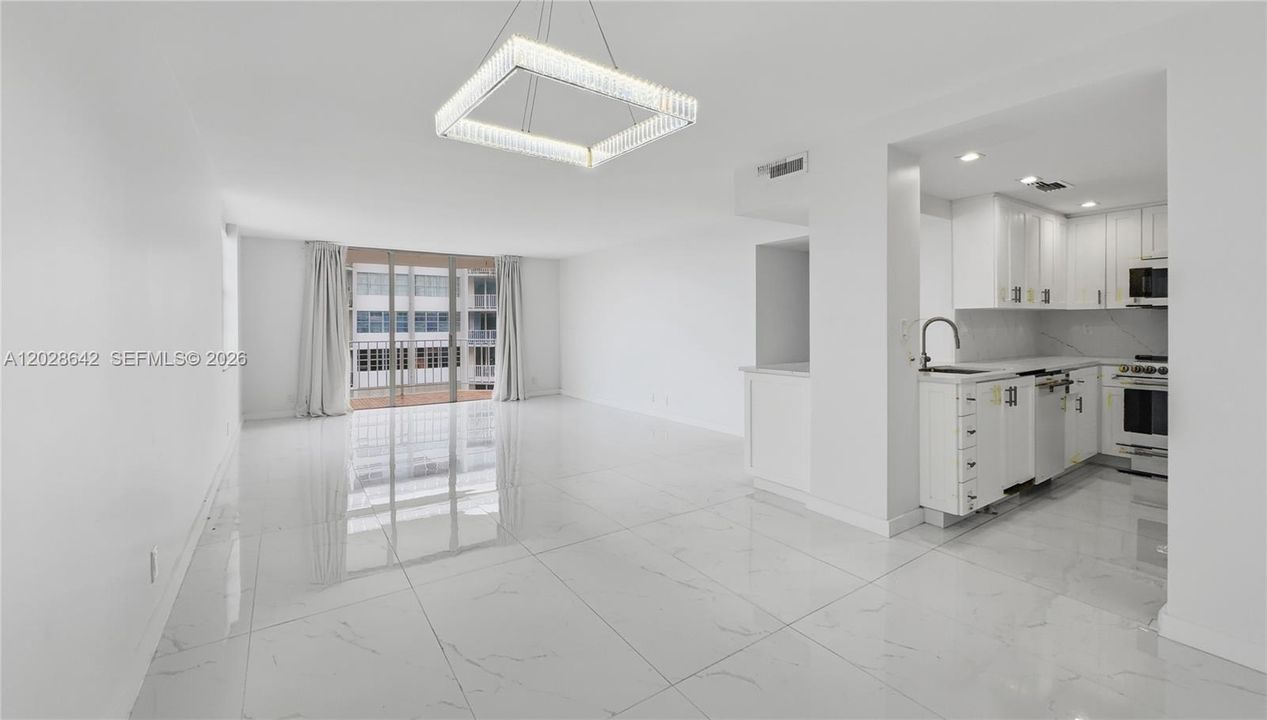 Active With Contract: $3,000 (2 beds, 2 baths, 1175 Square Feet)