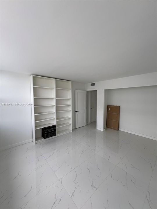 Active With Contract: $3,000 (2 beds, 2 baths, 1175 Square Feet)