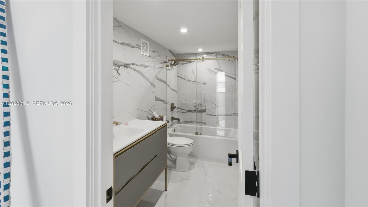 Active With Contract: $3,000 (2 beds, 2 baths, 1175 Square Feet)