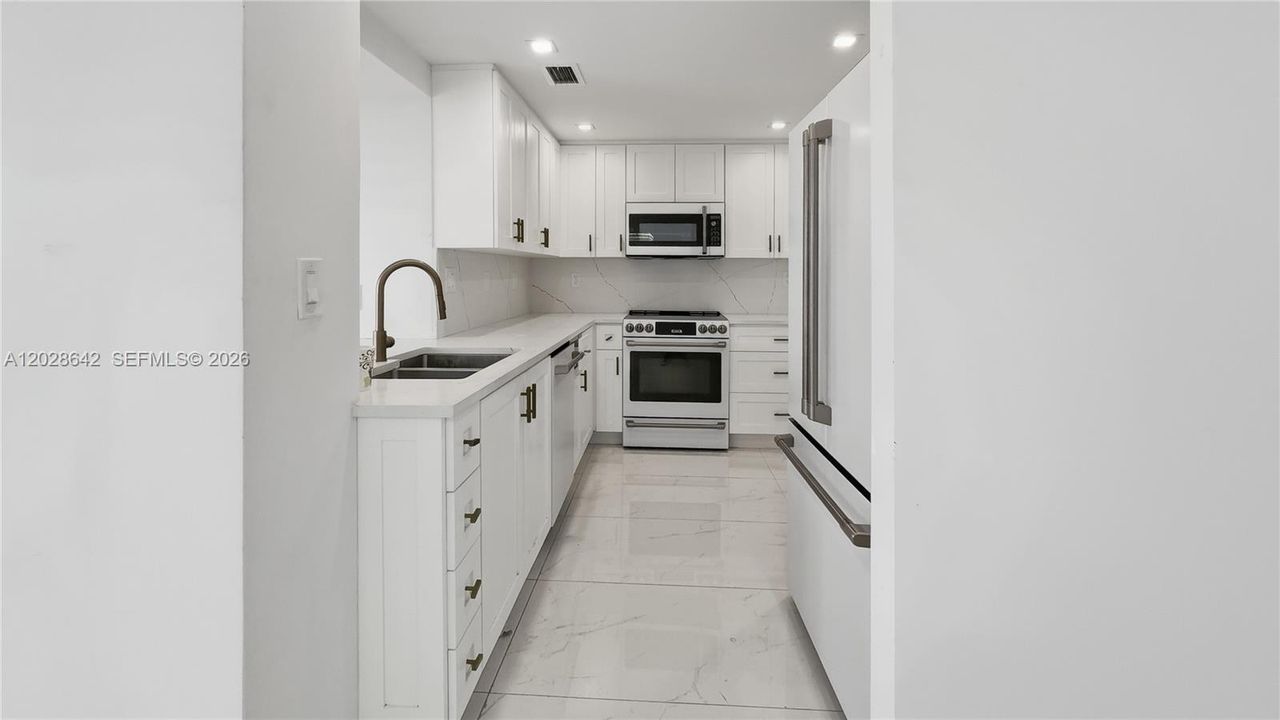 Active With Contract: $3,000 (2 beds, 2 baths, 1175 Square Feet)