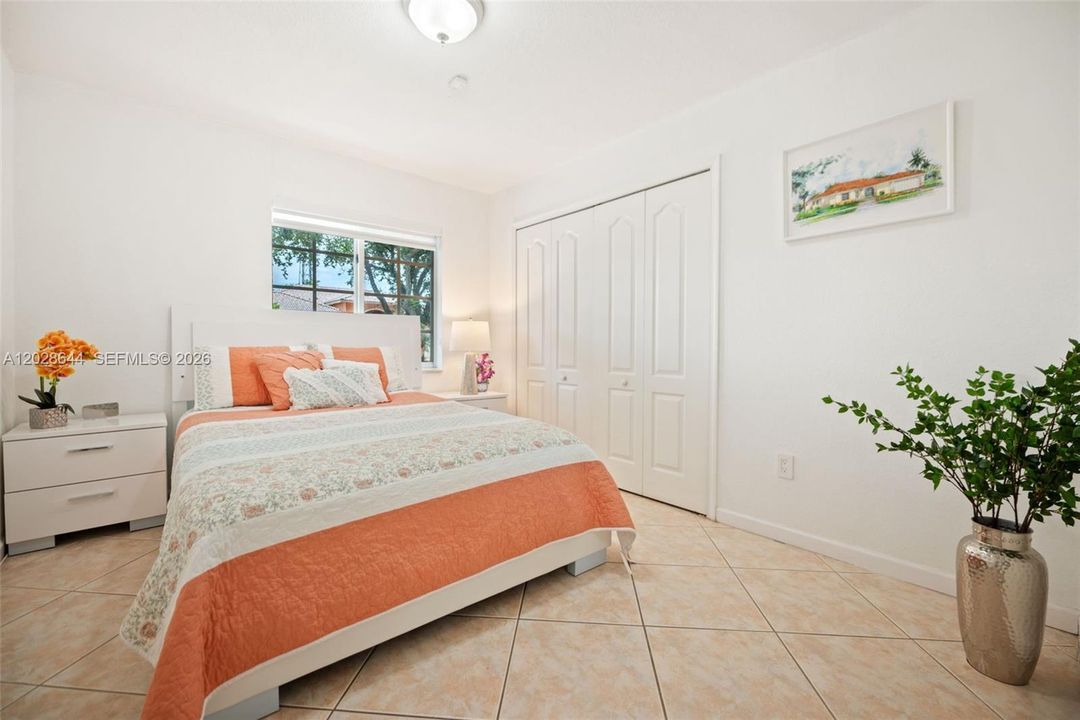 En Venta: $925,000 (4 camas, 3 baños, 2208 Pies cuadrados)