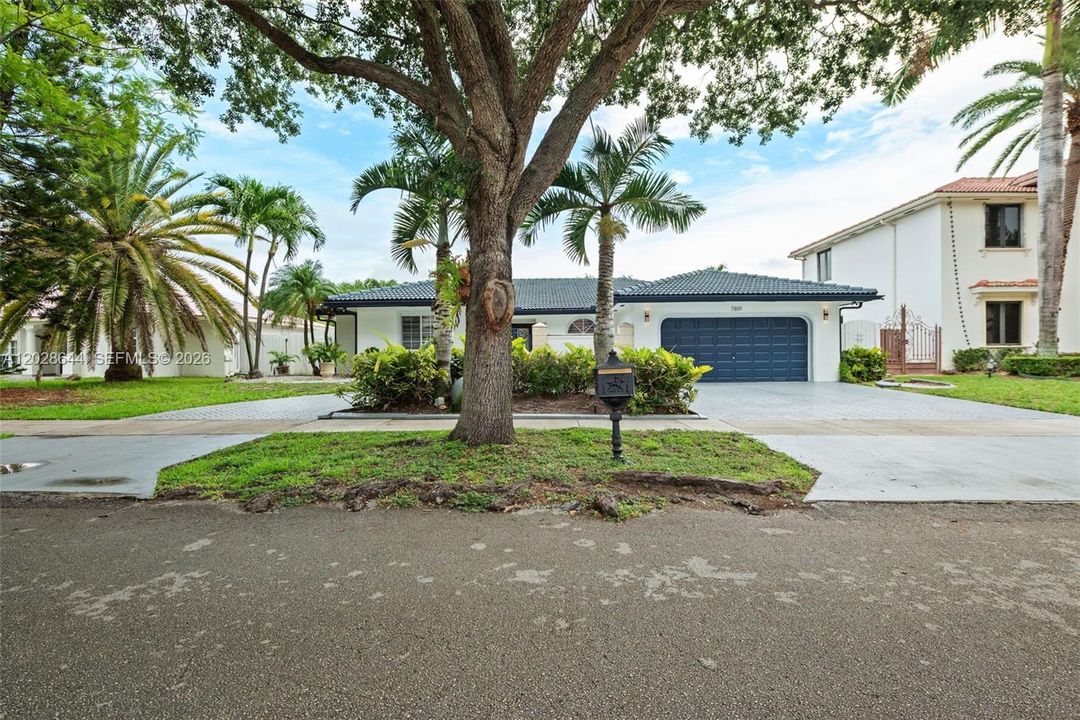 En Venta: $925,000 (4 camas, 3 baños, 2208 Pies cuadrados)