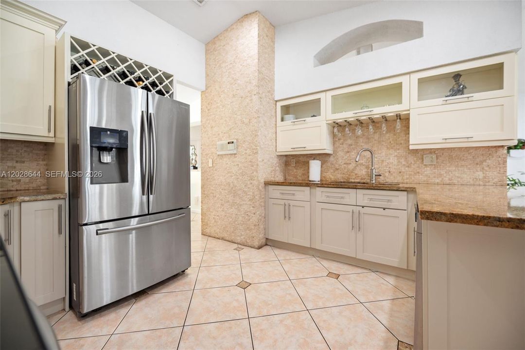 En Venta: $925,000 (4 camas, 3 baños, 2208 Pies cuadrados)