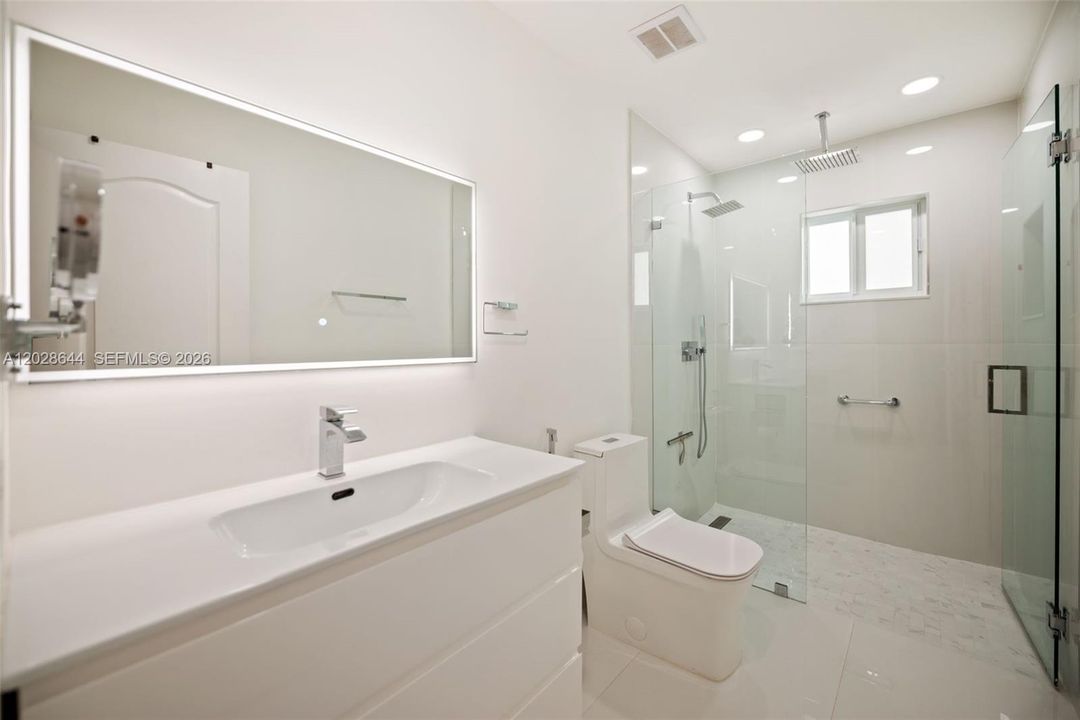 En Venta: $925,000 (4 camas, 3 baños, 2208 Pies cuadrados)
