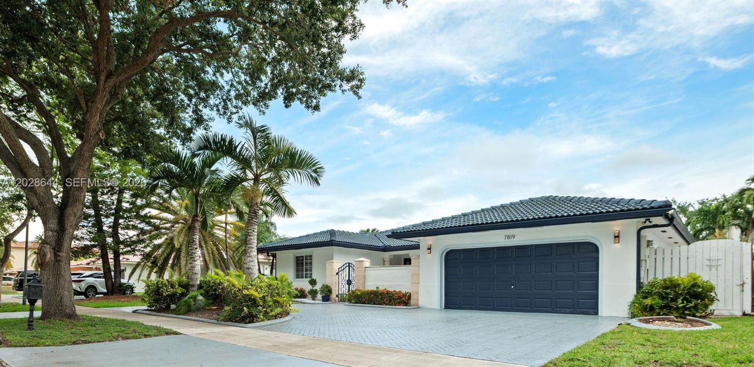 En Venta: $925,000 (4 camas, 3 baños, 2208 Pies cuadrados)