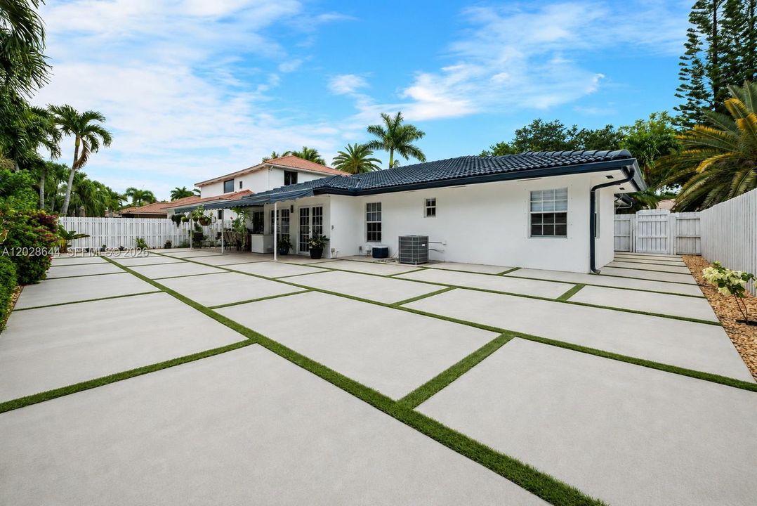 En Venta: $925,000 (4 camas, 3 baños, 2208 Pies cuadrados)