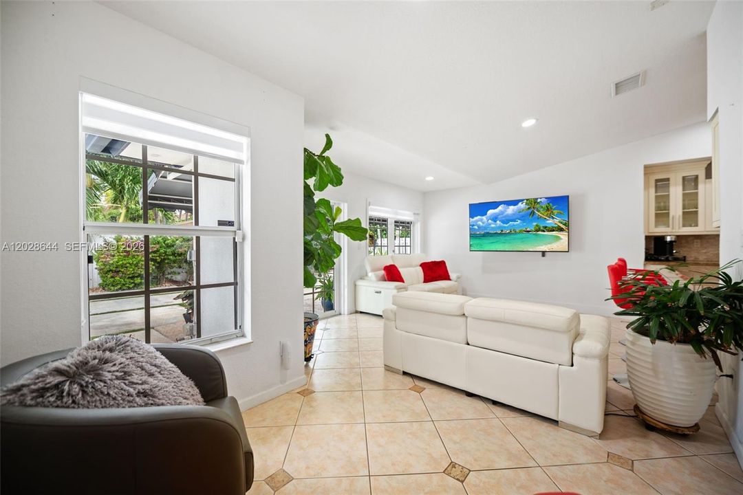 En Venta: $925,000 (4 camas, 3 baños, 2208 Pies cuadrados)