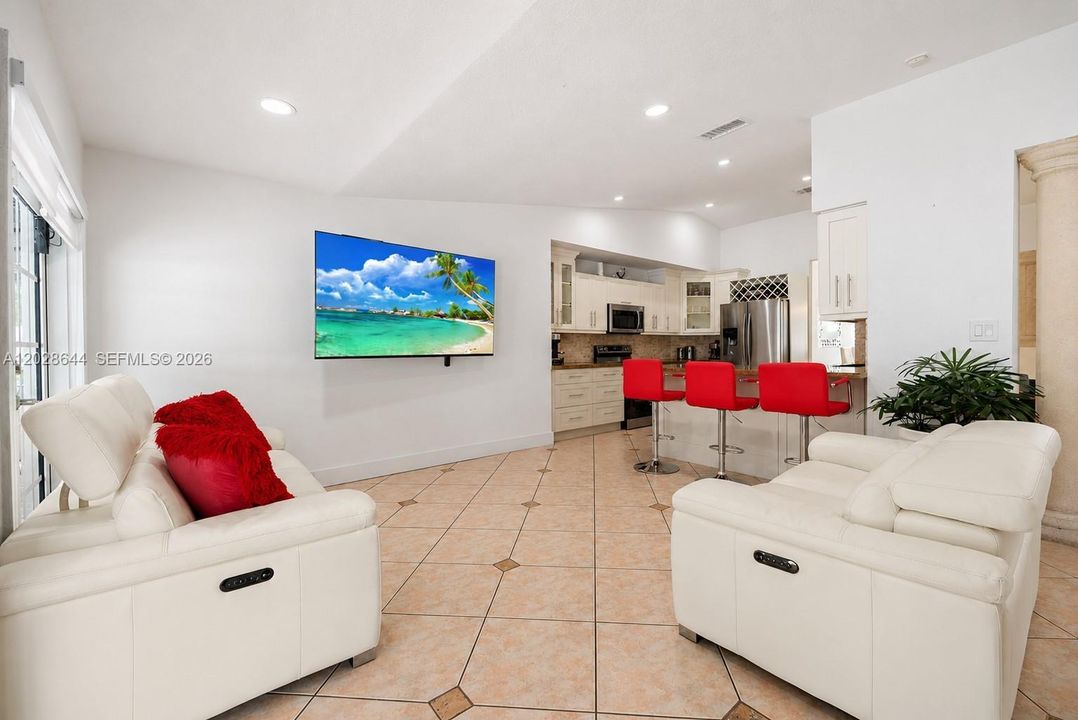 En Venta: $925,000 (4 camas, 3 baños, 2208 Pies cuadrados)